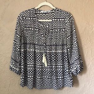 Collective Concepts navy and white geometric print 3/4 sleeve blouse